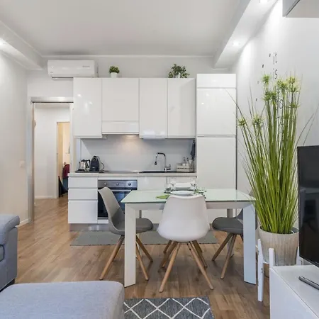 Easylife - Moderno E Fresco Trilocale In Uno Dei Piu Moderni Della Citta Gioia-porta Nuova Διαμέρισμα